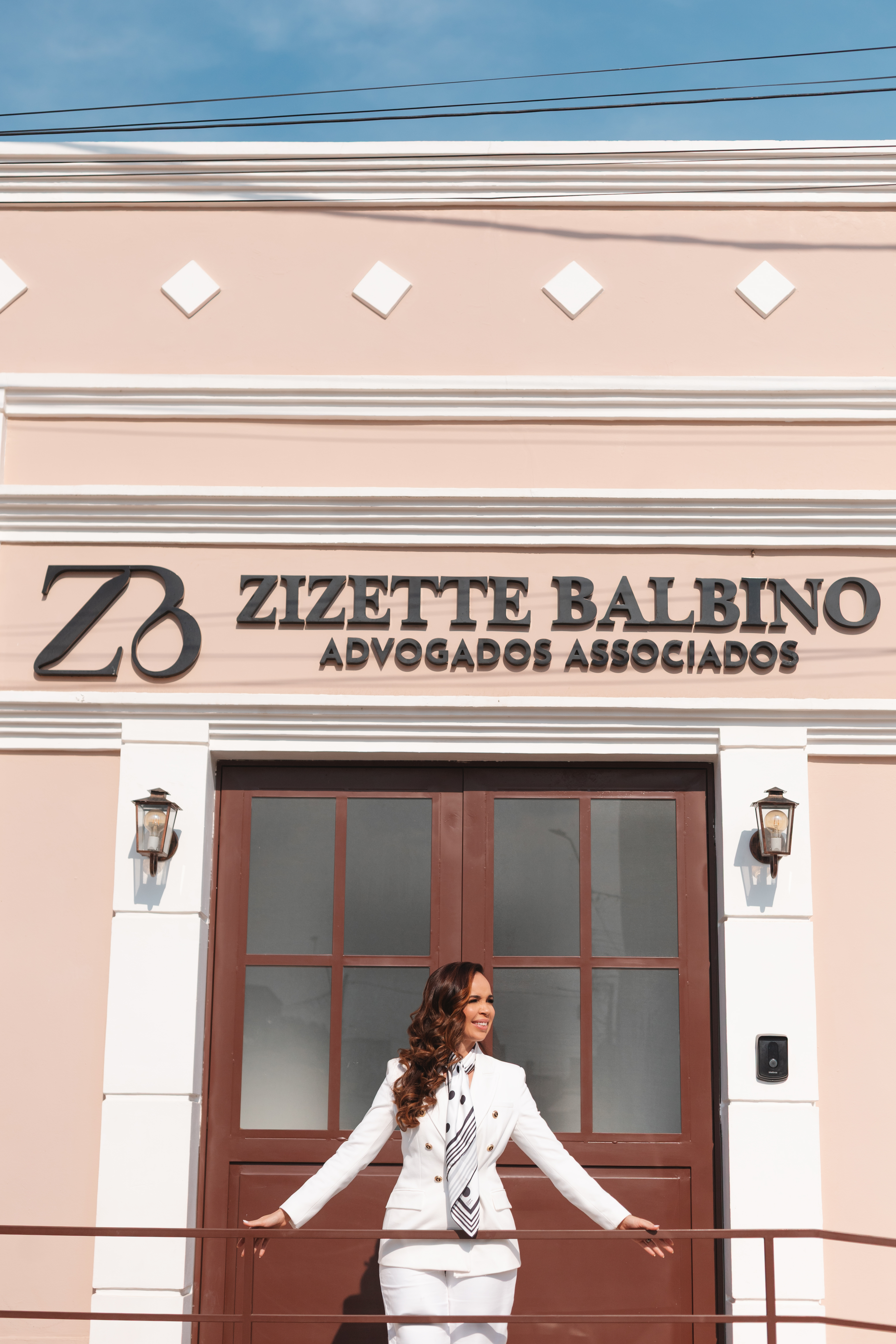 Dra. Zizette na fachada